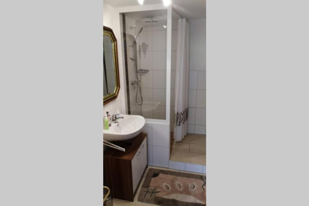 Ruhige Ferienwohnung Inklusive Garten Souterrain - Neu Renoviert Lachen المظهر الخارجي الصورة